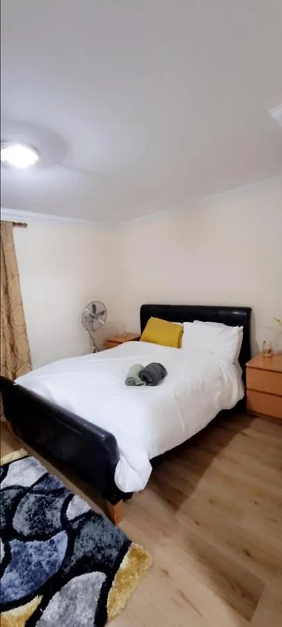 דאגנהאם 2 Bedroom Apartment - Greater London