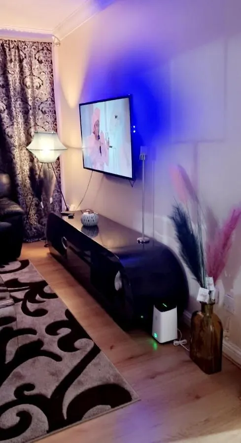 דאגנהאם 2 Bedroom Apartment - Greater London