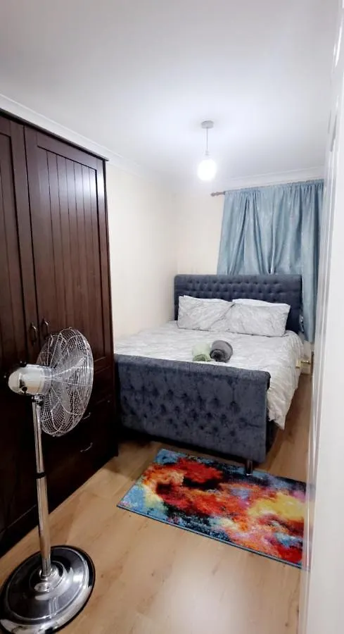 דאגנהאם 2 Bedroom Apartment - Greater London 0*,  בריטניה