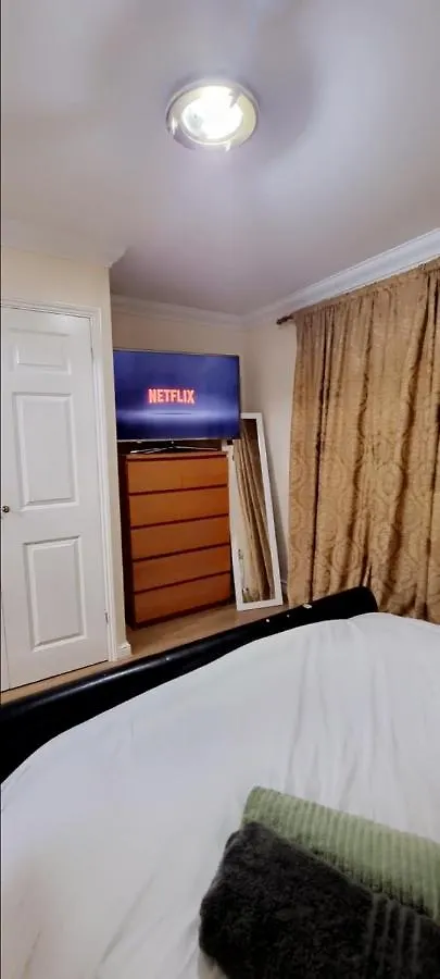 דאגנהאם 2 Bedroom Apartment - Greater London