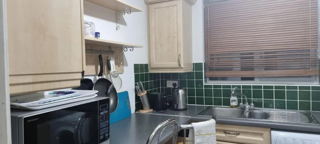 דאגנהאם 2 Bedroom Apartment - Greater London