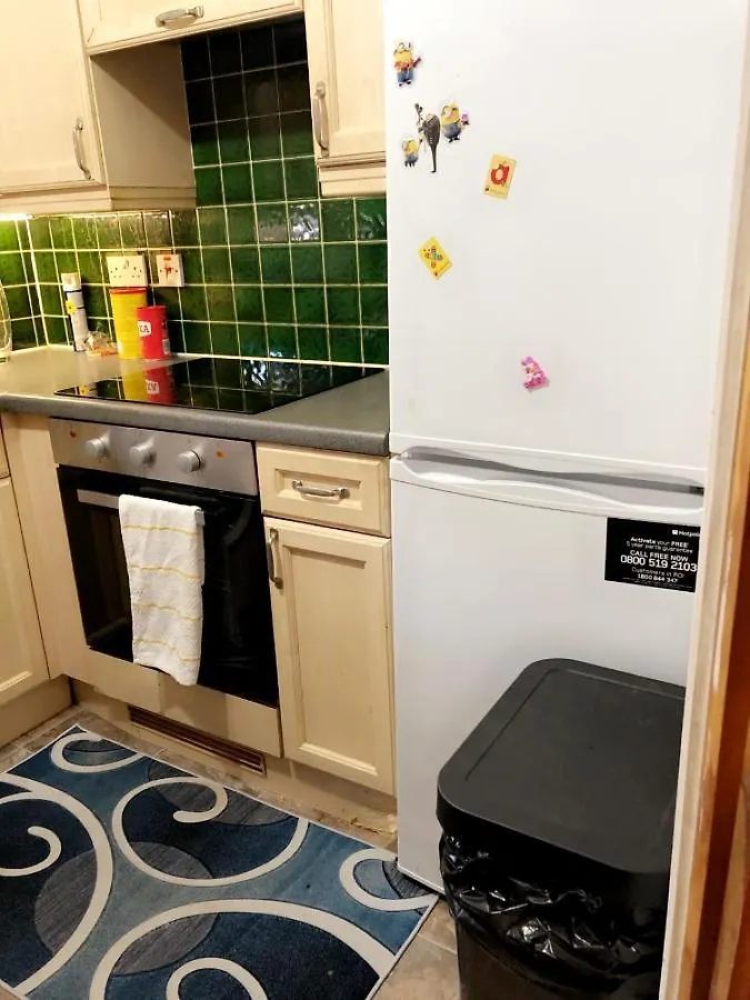 דאגנהאם 2 Bedroom Apartment - Greater London בריטניה