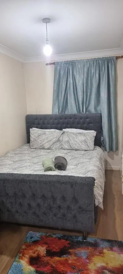 דאגנהאם 2 Bedroom Apartment - Greater London